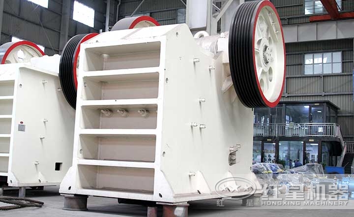 普通時產500噸鄂式石料破碎機，進料粒度≤850mm