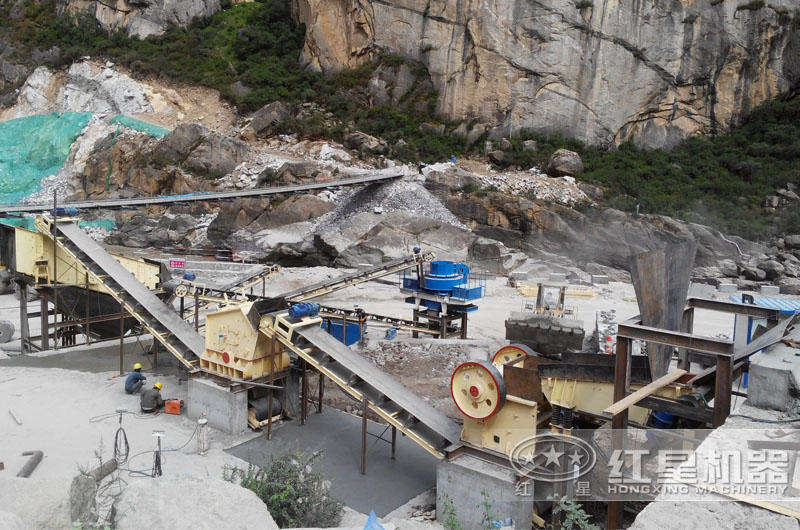 山東煙臺時產300-400噸青石破碎、制砂生產線 