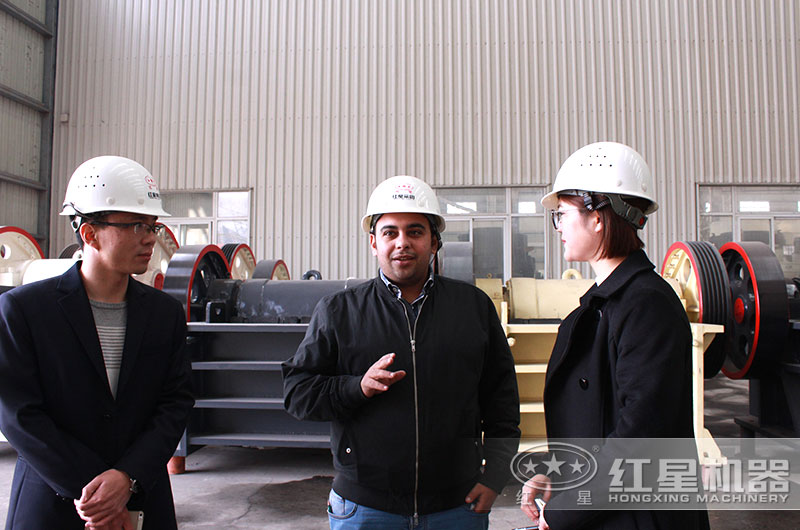 客戶遠道而來，現場咨詢