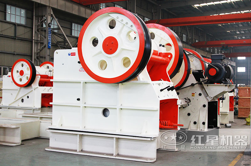 鄂式破碎機(jī)，礦山粗碎進(jìn)料口大，產(chǎn)量高
