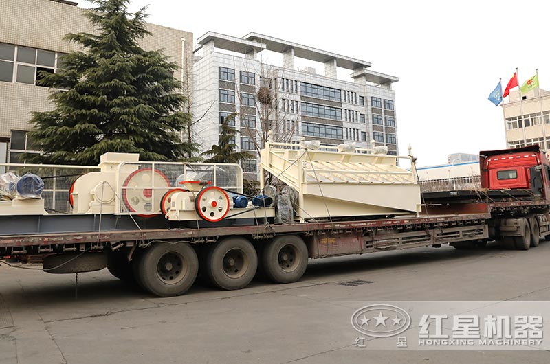 對輥式破碎機設備發貨