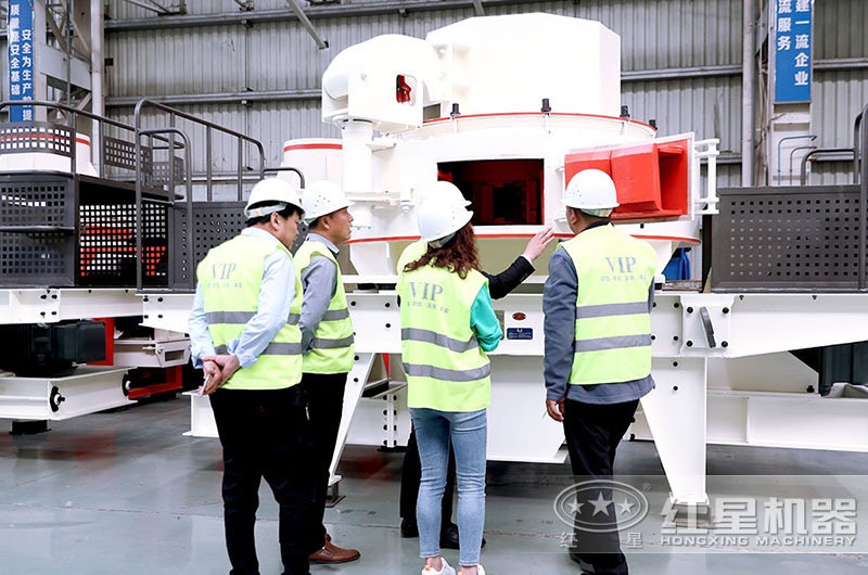 客戶抵達設備車間，近距離了解設備