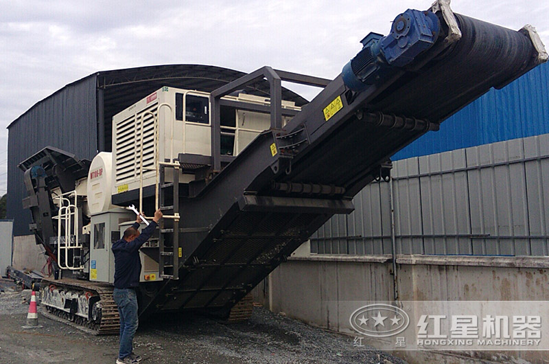 河南鄭州移動破碎機現(xiàn)場